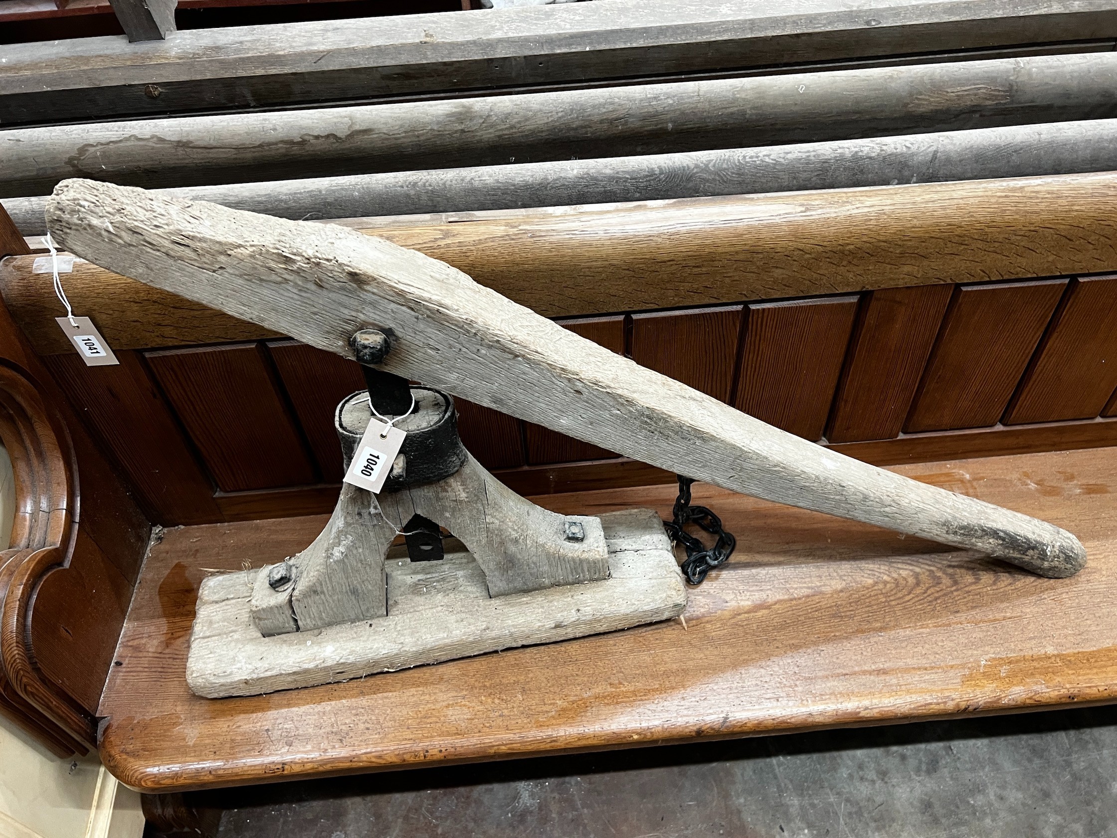 A 19th century cart wheel jack, width 113cm